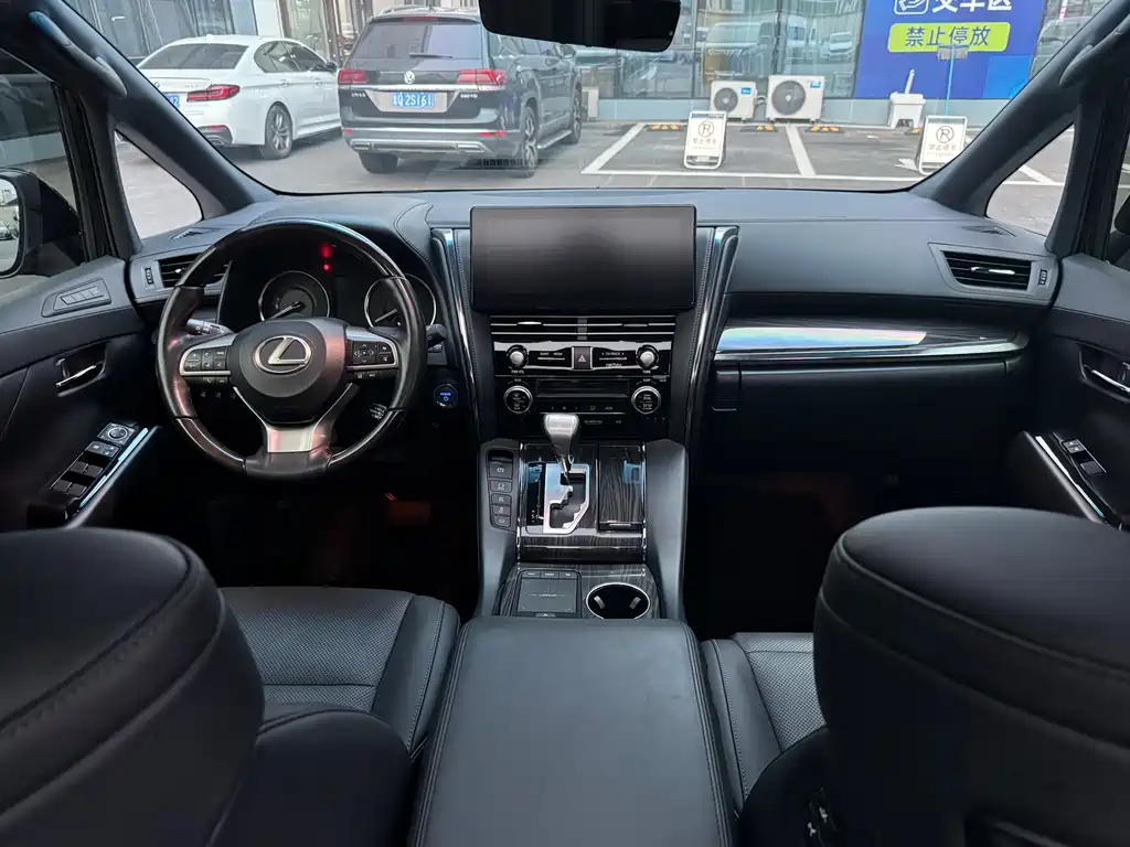 Lexus LM — миниатюра 13