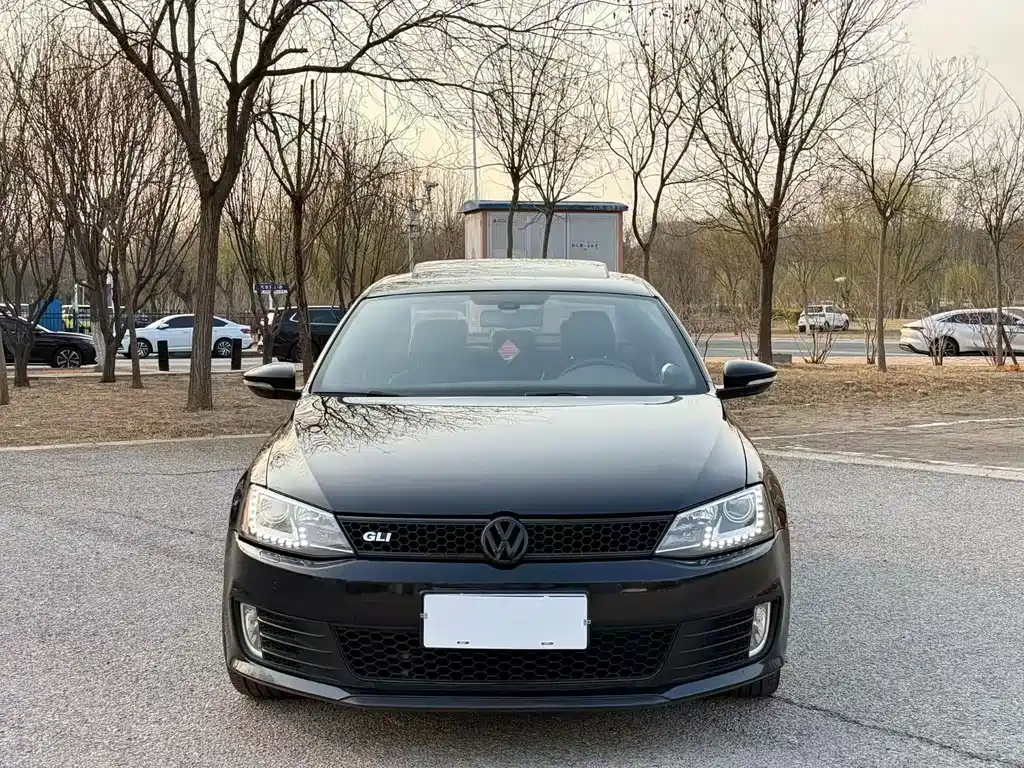 Volkswagen Sagitar 2013 2.0TSI GLI