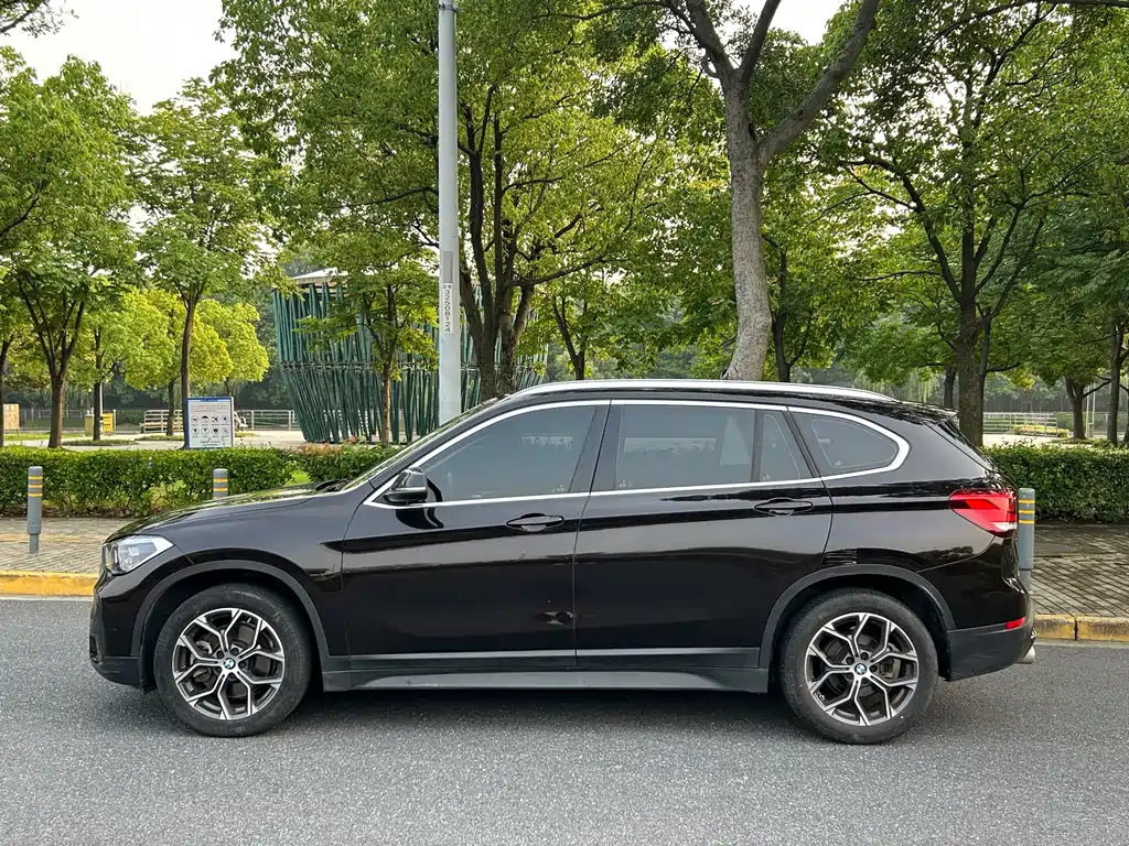 BMW X1 2022 sDrive25Li Lead