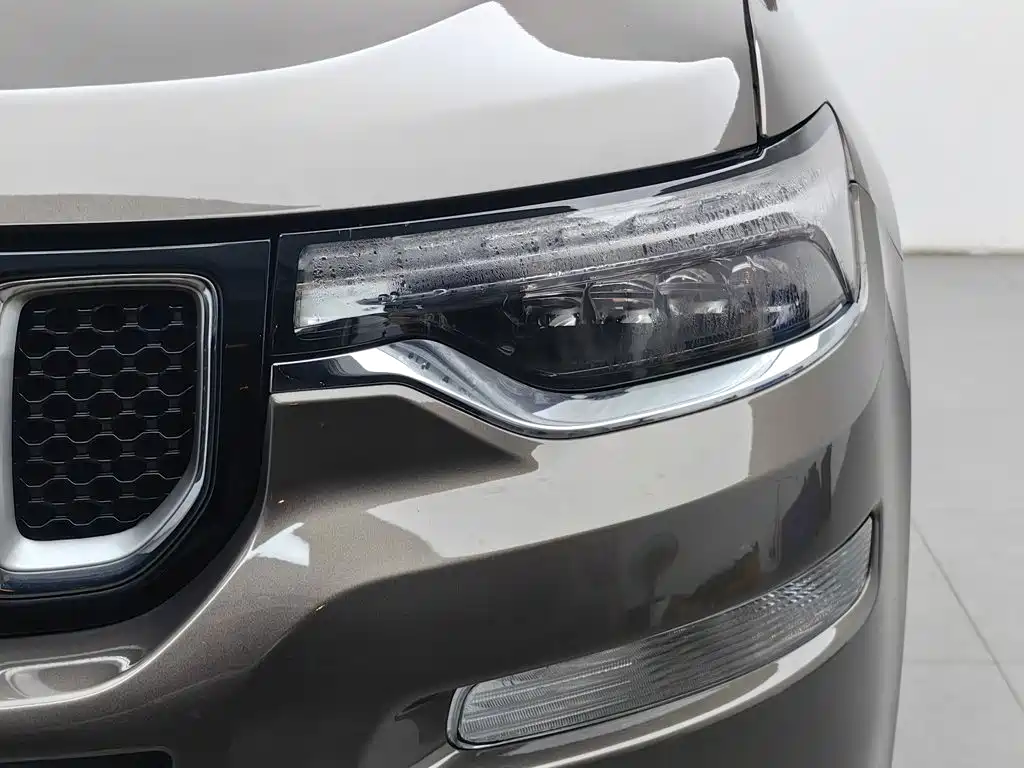 Jeep Grand Commander — миниатюра 7