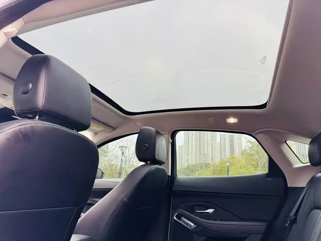 Jaguar E-PACE — миниатюра 13