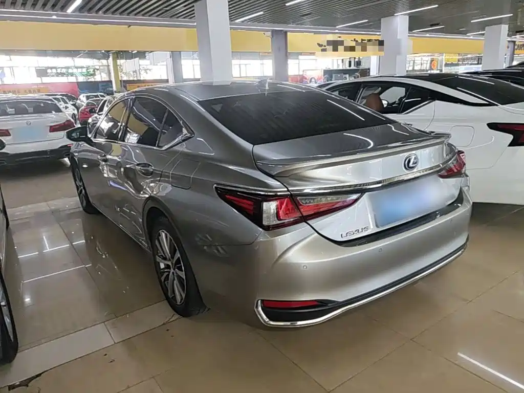Lexus ES 2021 300h