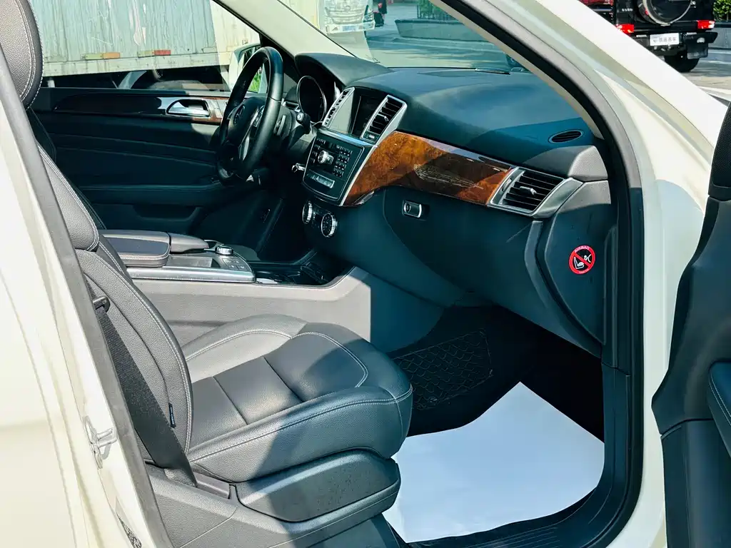 Mercedes-Benz M-Class — миниатюра 25