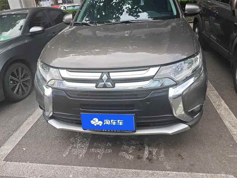 Mitsubishi Outlander 2018 2.0L 5 мест