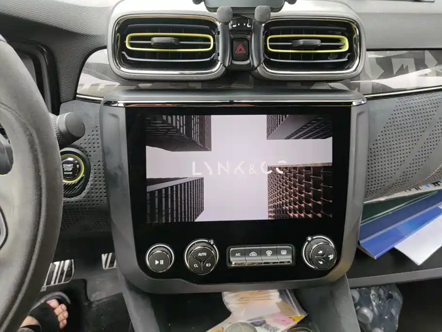 Lynk & Co 03 — миниатюра 13