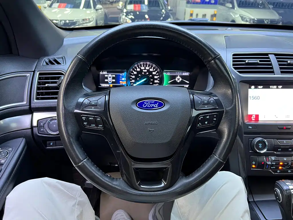 Ford Explorer (Import) — миниатюра 5