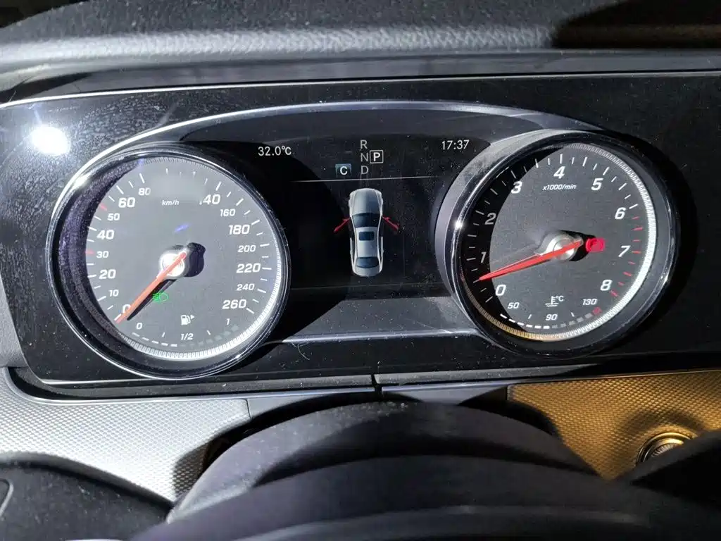 Mercedes-Benz E-Class — миниатюра 4