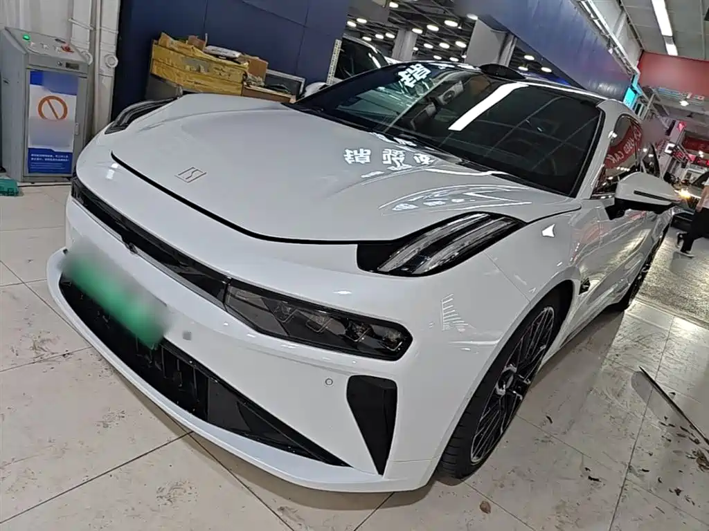 Zeekr 001 2025