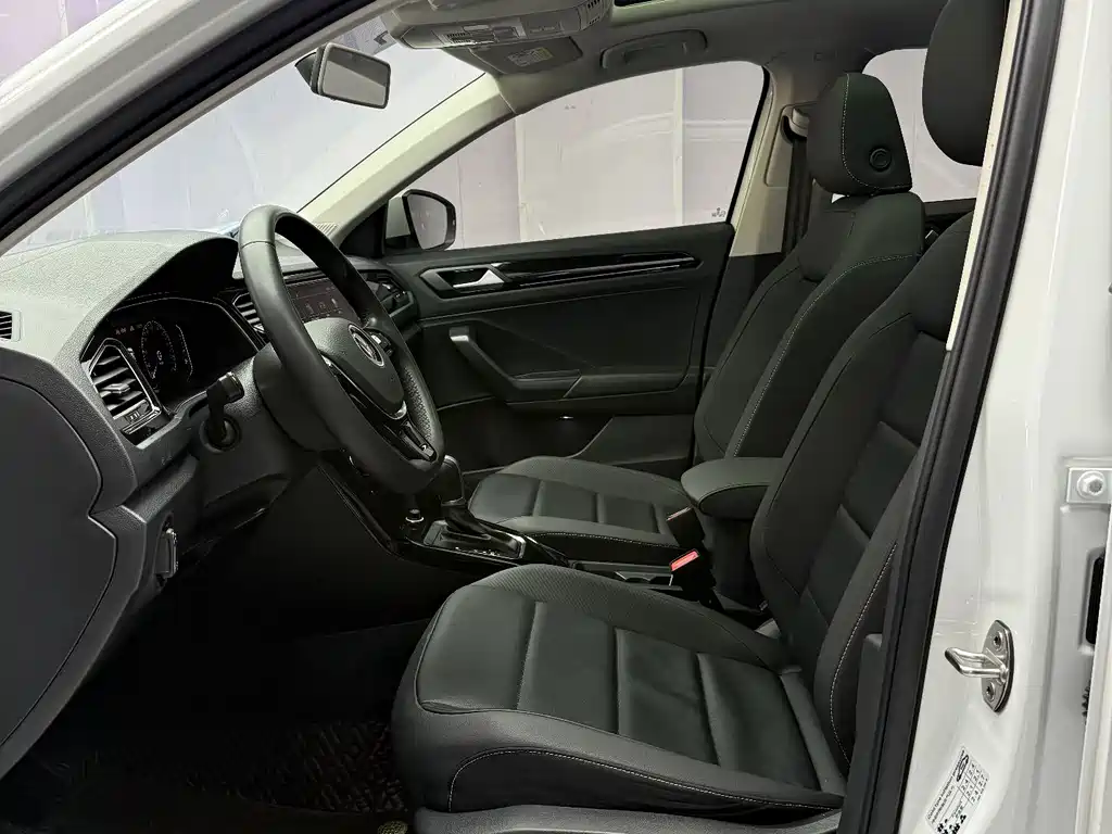 VOLKSWAGEN T ROC EXPLORING SONGS