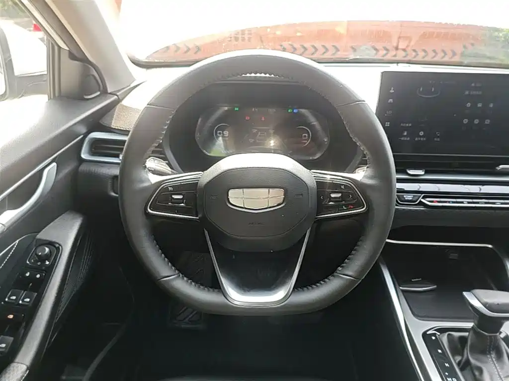 Geely Emgrand 2025 4 1.5L CVT