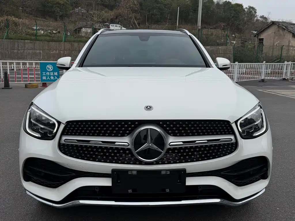 MERCEDES-BENZ GLC