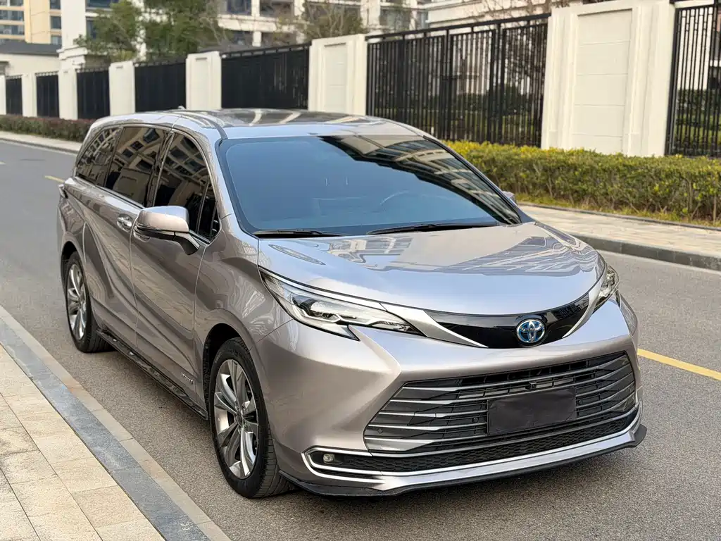 TOYOTA SIENNA