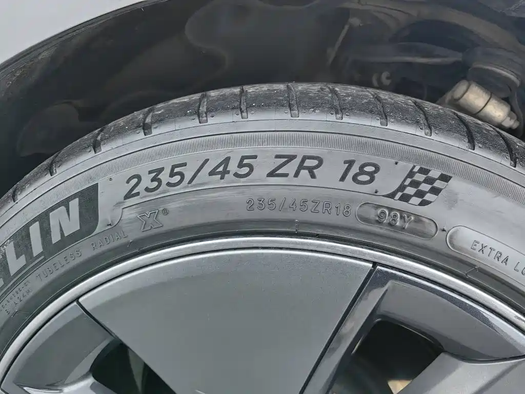 Tesla Model 3 — миниатюра 24