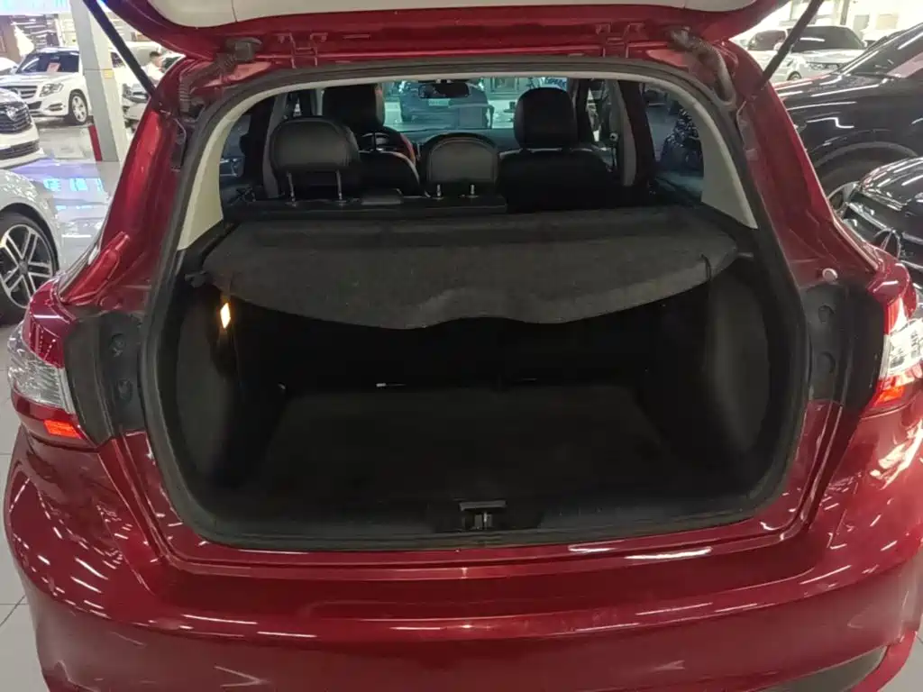 Nissan Tiida — миниатюра 19