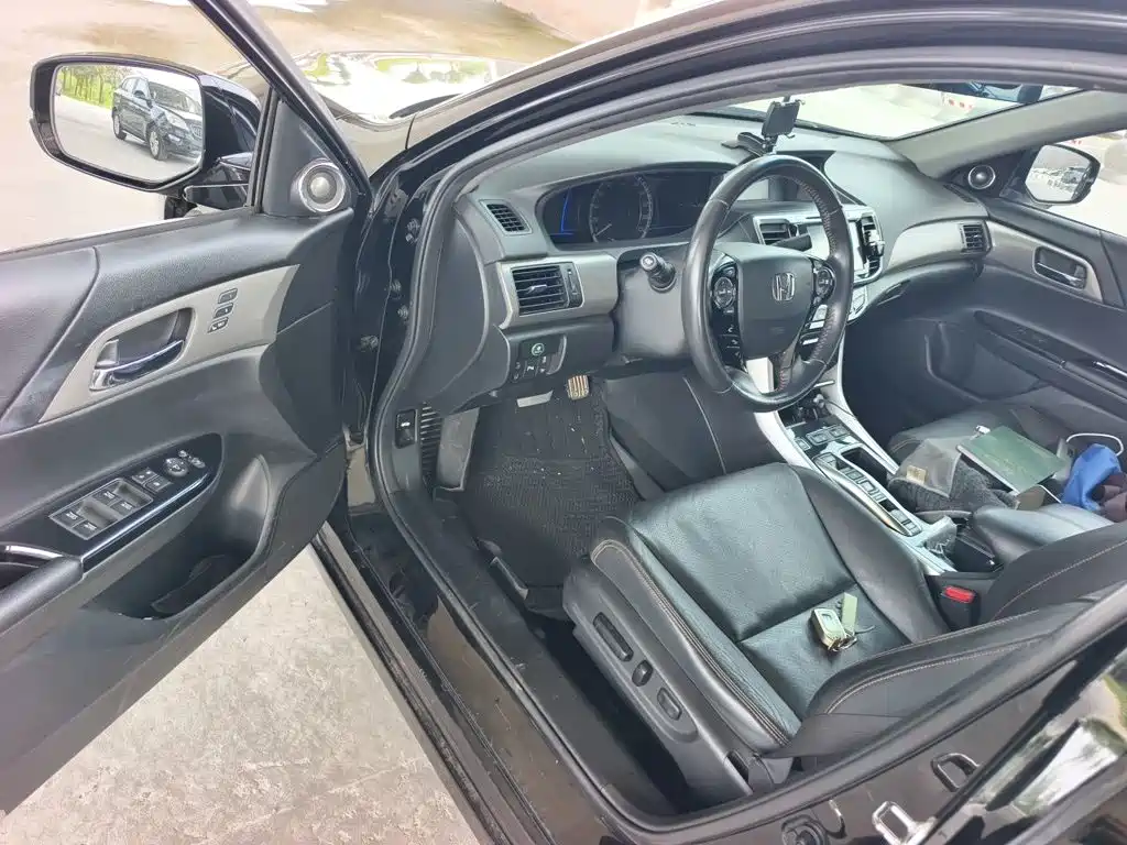 Honda Accord — миниатюра 14