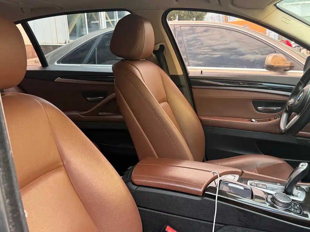 BMW 5 Series — миниатюра 7