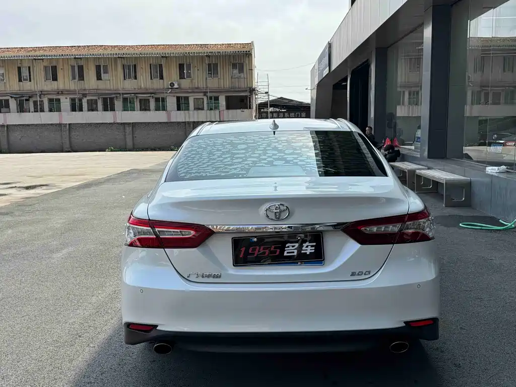 TOYOTA CAMRY