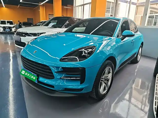 PORSCHE MACAN