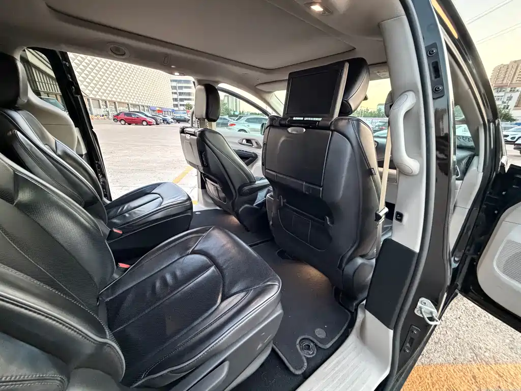Chrysler Grand Voyager 2017 3.6L Premium
