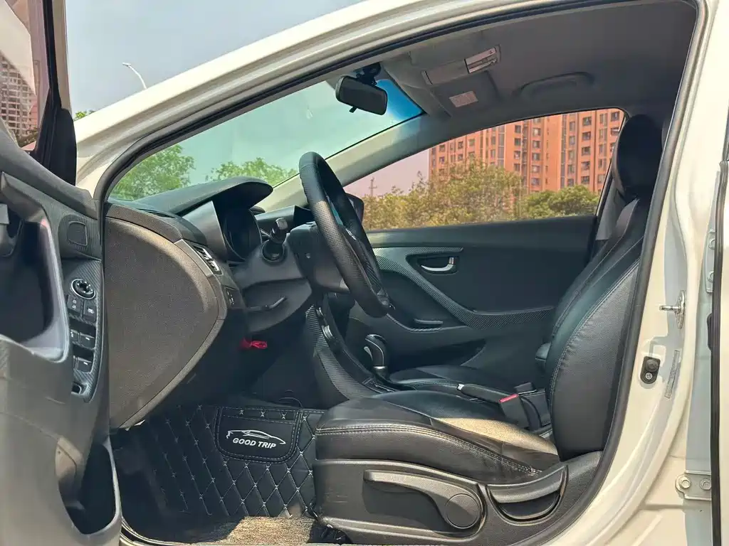 Hyundai Elantra 2016 1.6L AT