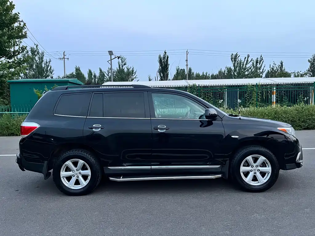 Toyota Highlander 2012 2.7L 5 мест Elite