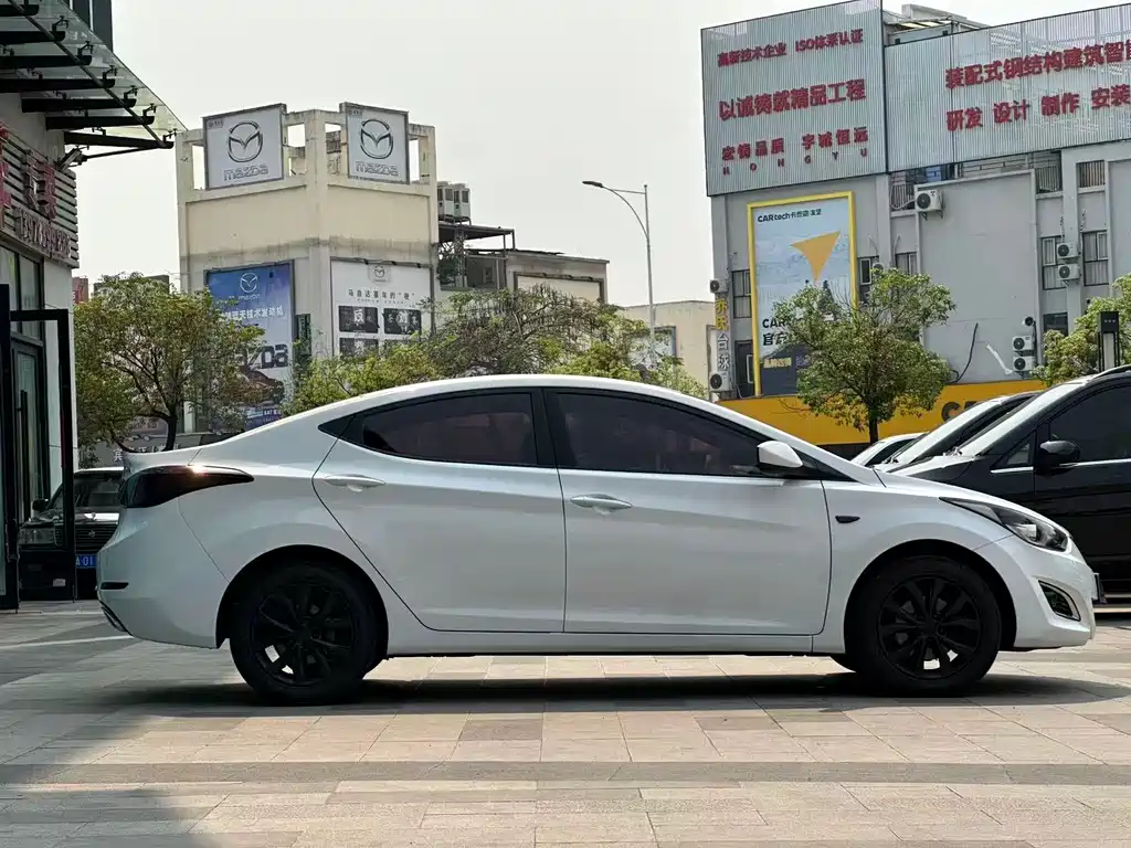 Hyundai Elantra 2016 1.6L AT