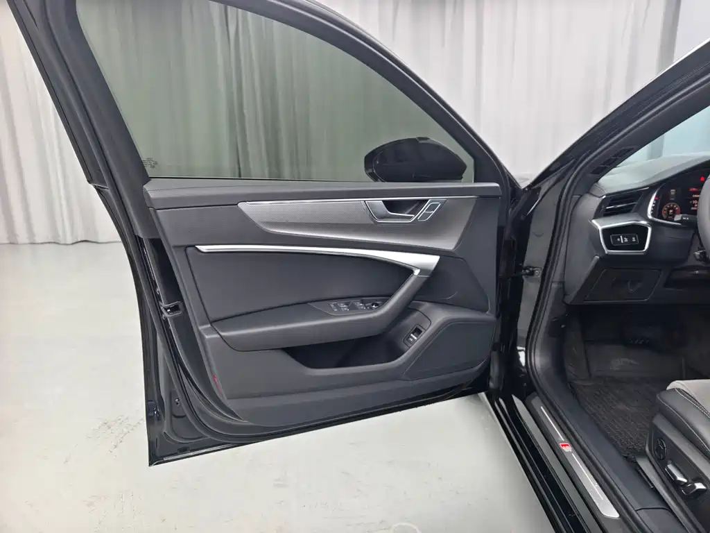 Audi A6L 2022 40 TFSI Luxury