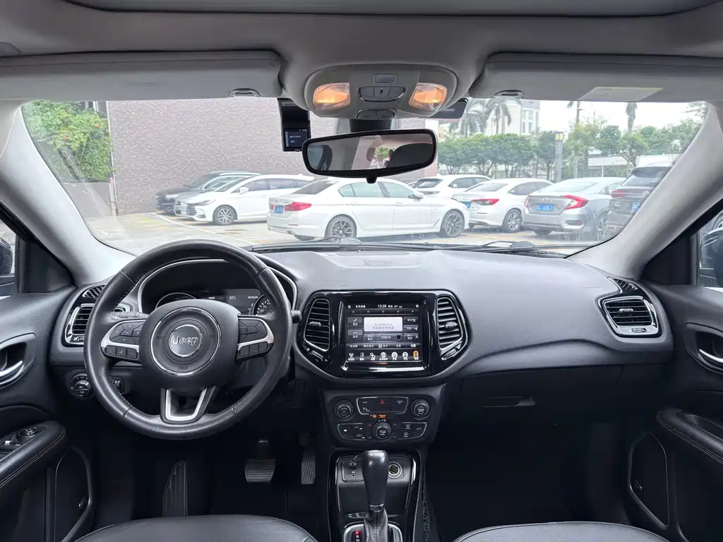 Jeep Compass — миниатюра 5