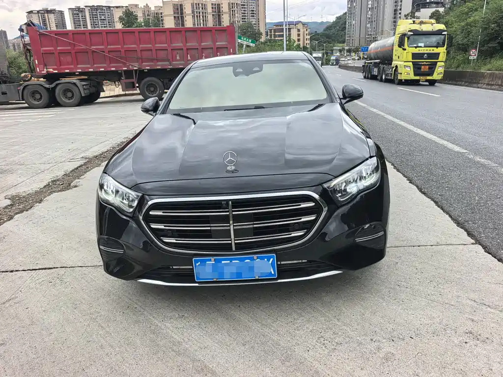 Mercedes-Benz E-Class — миниатюра 2