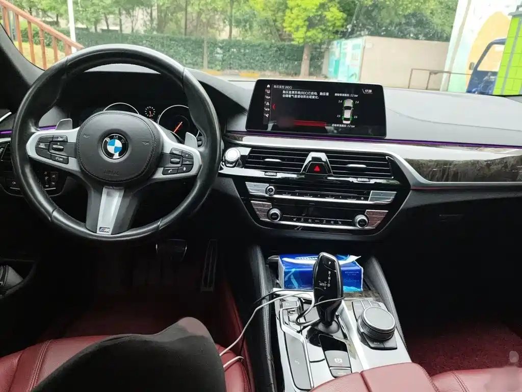 BMW 5 Series — миниатюра 13