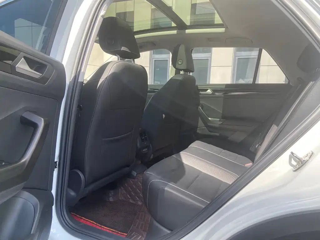 Volkswagen T-Roc — миниатюра 7