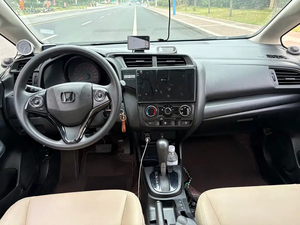 Honda Fit — миниатюра 9