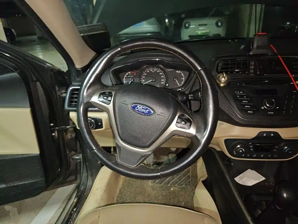 Ford Escort — миниатюра 11
