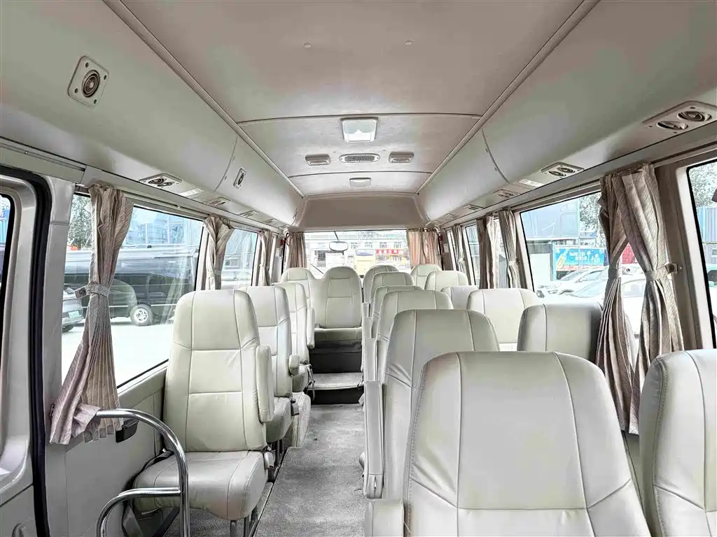 Toyota Coaster — миниатюра 10