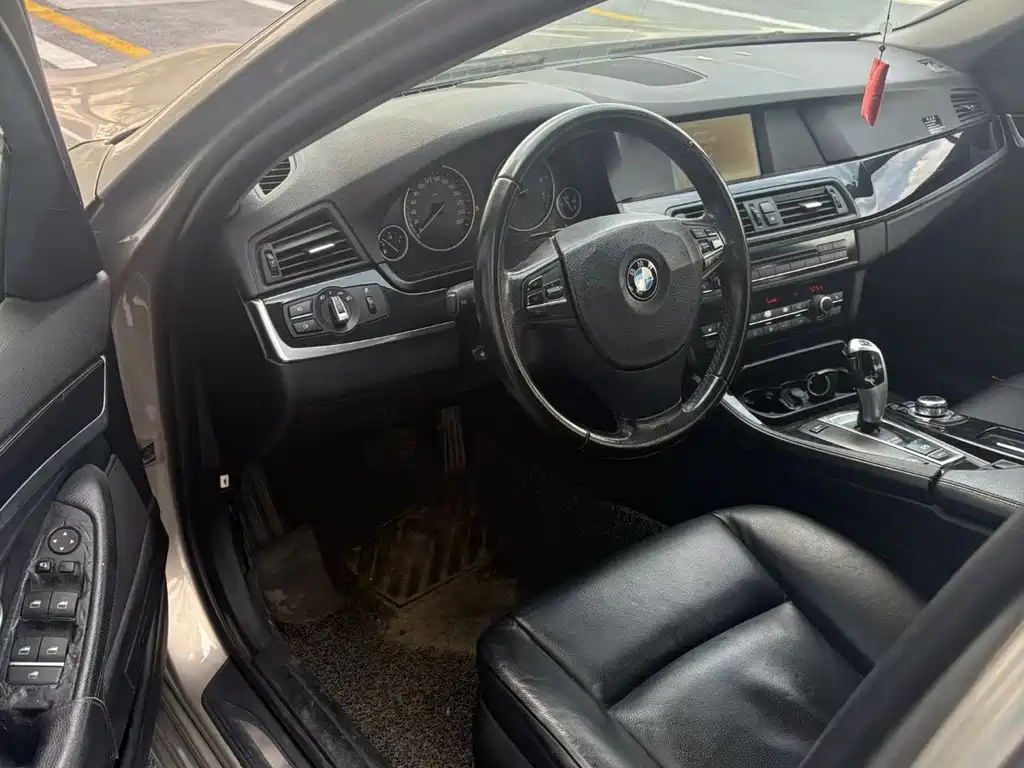 BMW 5 Series — миниатюра 3