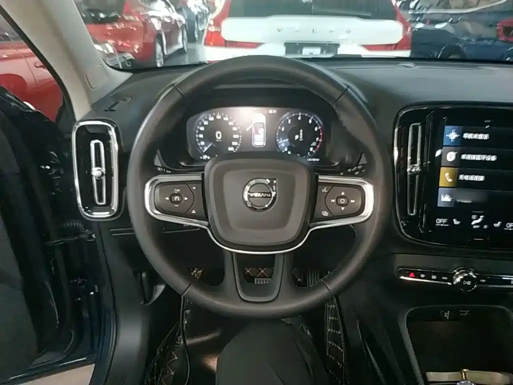 Volvo XC40 — миниатюра 11