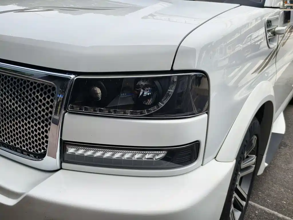 GMC Savana — миниатюра 17