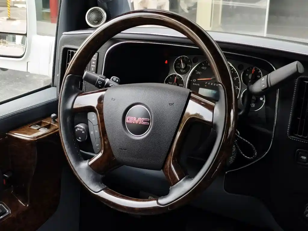GMC Savana — миниатюра 9