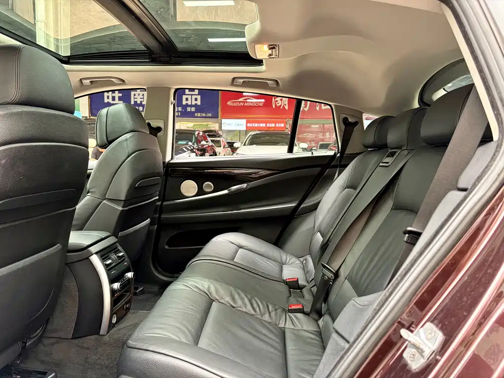 BMW 5 Series GT — миниатюра 8