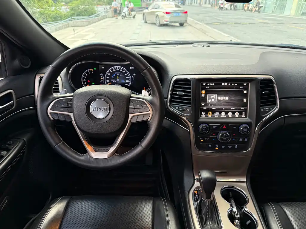 Jeep Grand Cherokee (Import) — миниатюра 11