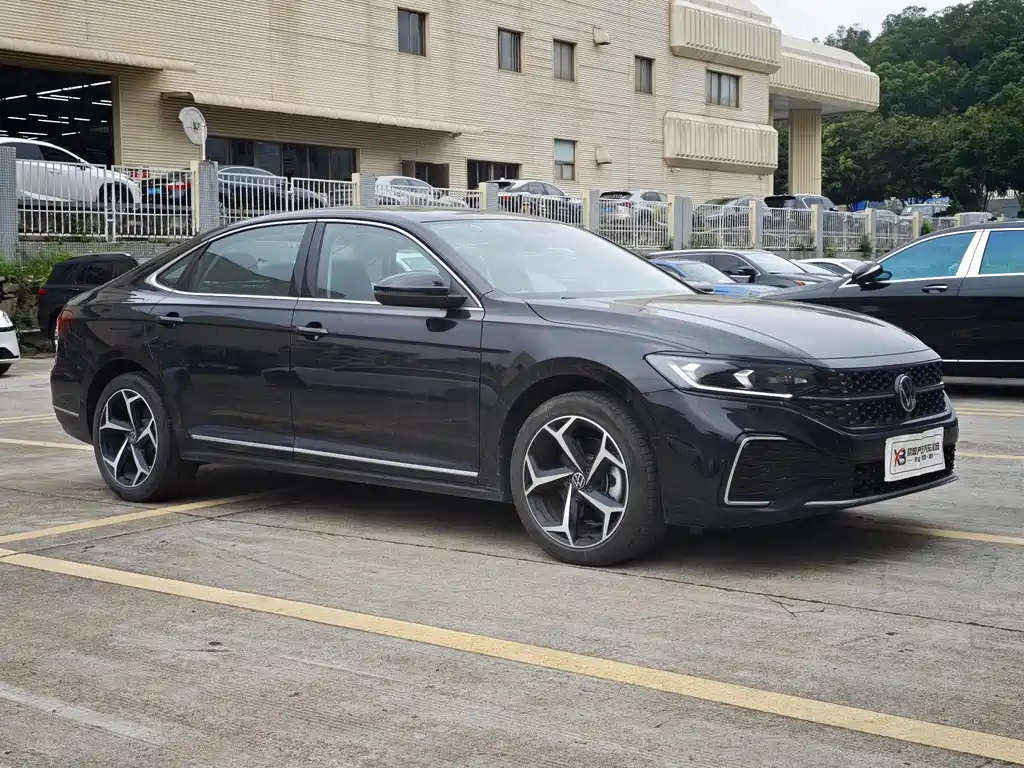 Volkswagen Passat 2025 330TSI Elite