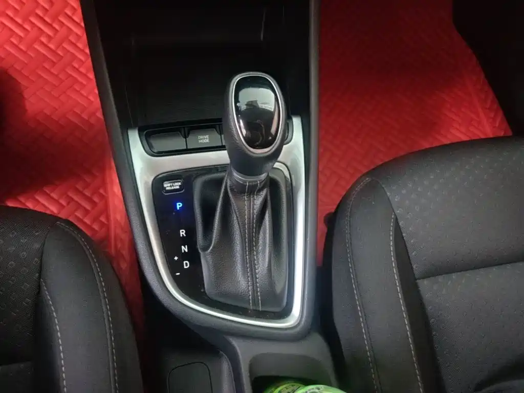 Hyundai Elantra — миниатюра 14