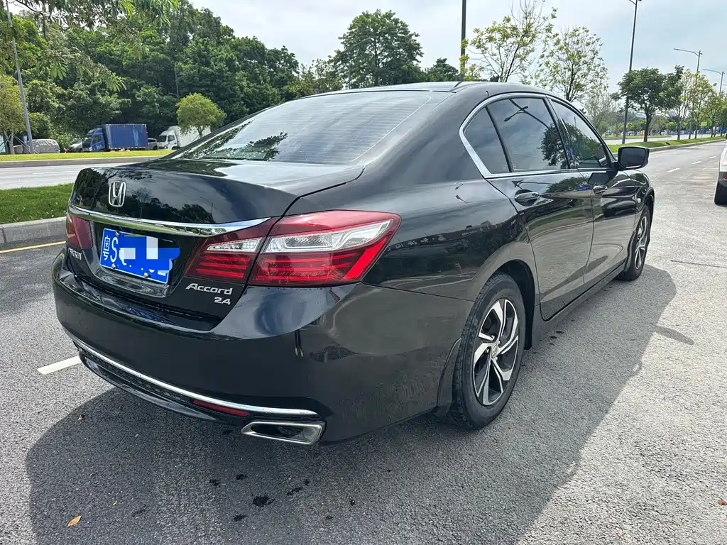 Honda Accord — миниатюра 4
