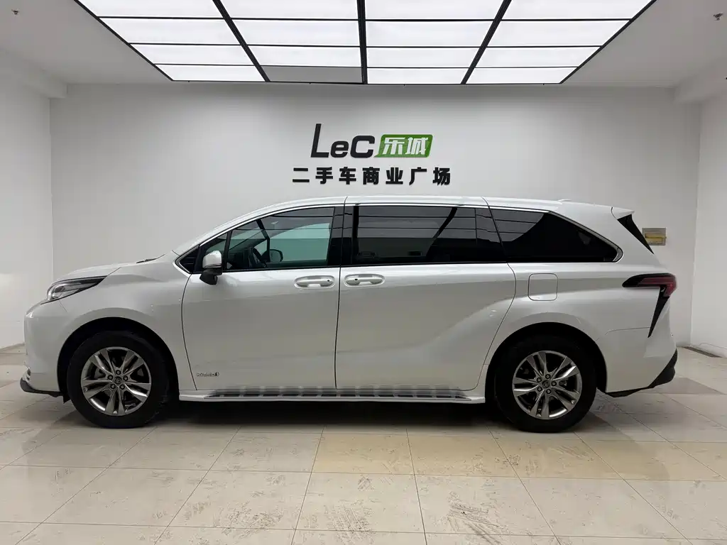 TOYOTA SIENNA