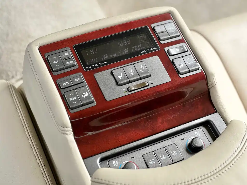 Lexus LS — миниатюра 19