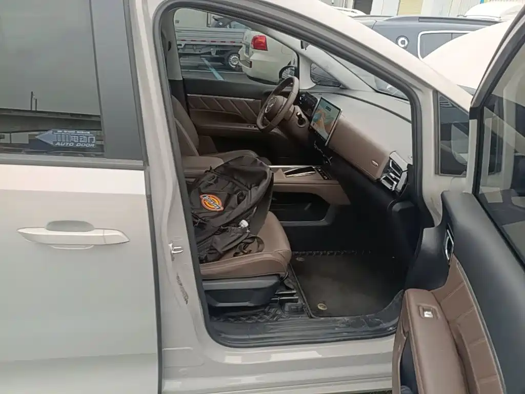 Wuling Xingguang 730 New Energy — миниатюра 9