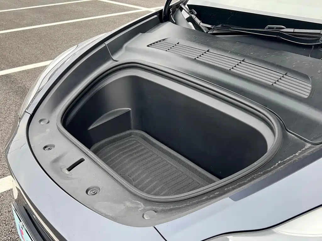 Tesla Model Y — миниатюра 13