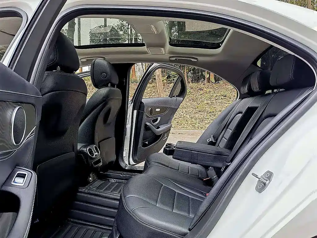 Mercedes-Benz C-Class — миниатюра 5