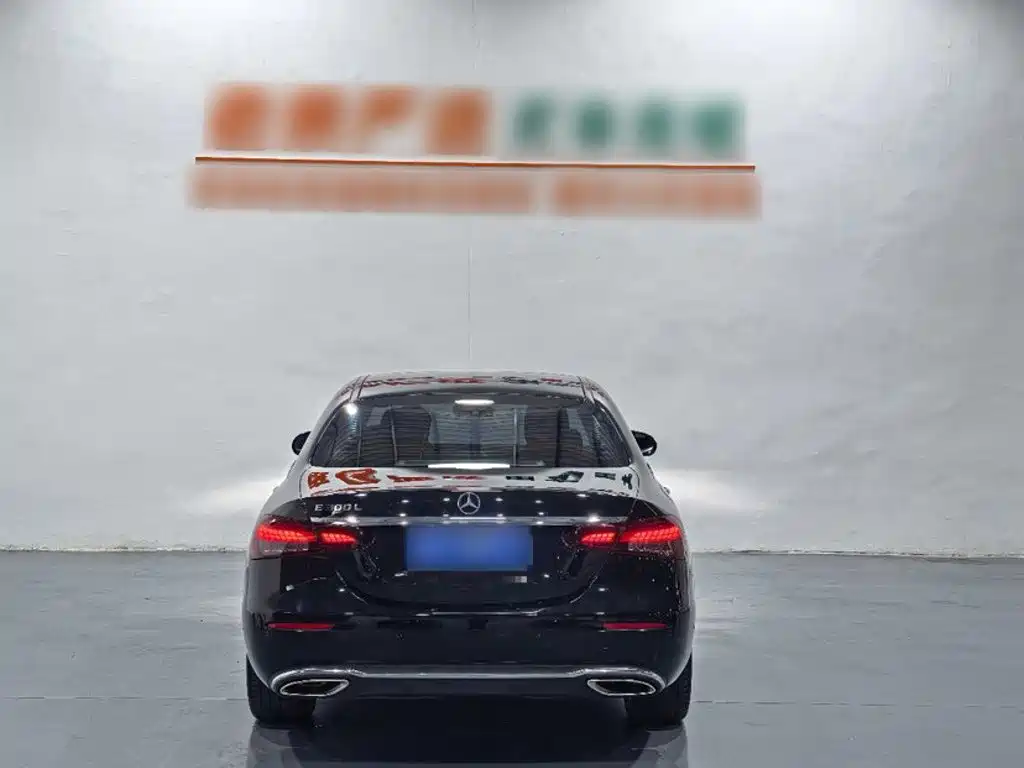 Mercedes-Benz E-Class — миниатюра 11