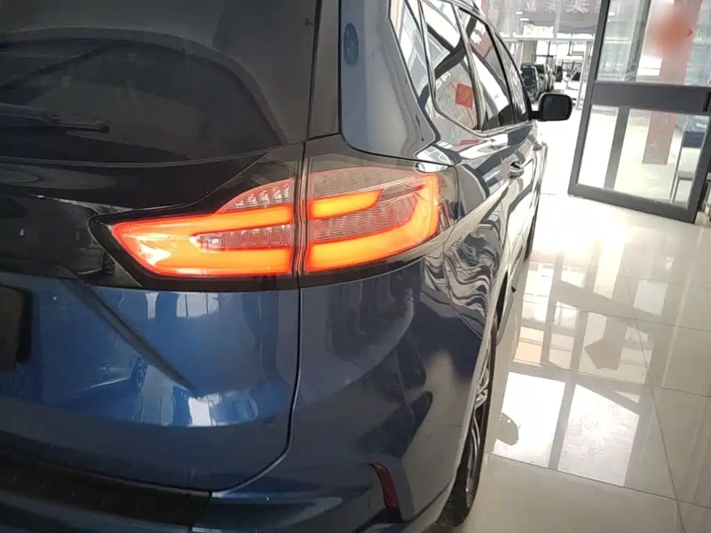 Ford Edge — миниатюра 8